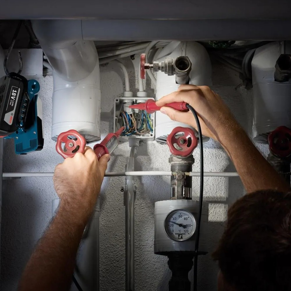 ไฟฉาย LED ไร้สาย BOSCH GLI VariLED Professional 18V ความสว่างสูงสุด 420 ลูเมน
