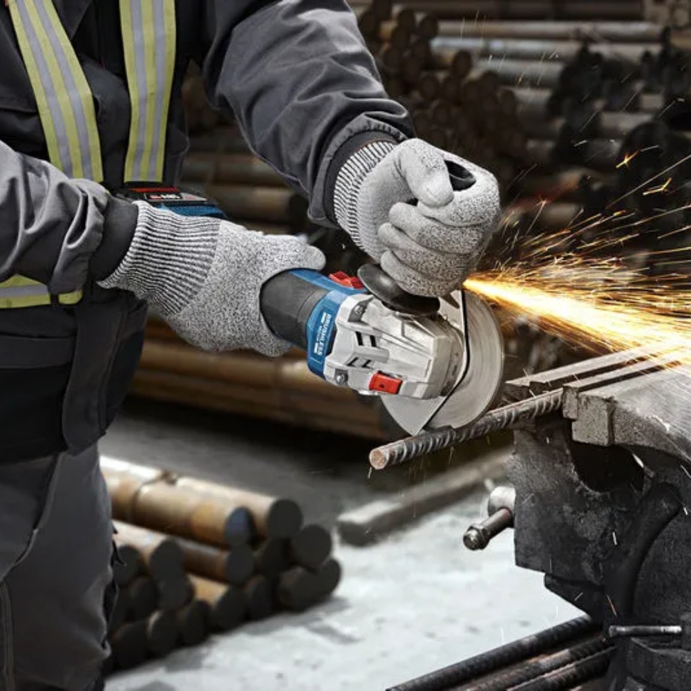 เครื่องเจียรไร้สาย BOSCH PRO GWS 18V 8 Professional 06019N90K0 ขนาด 4 นิ้ว  ตัวเปล่า 