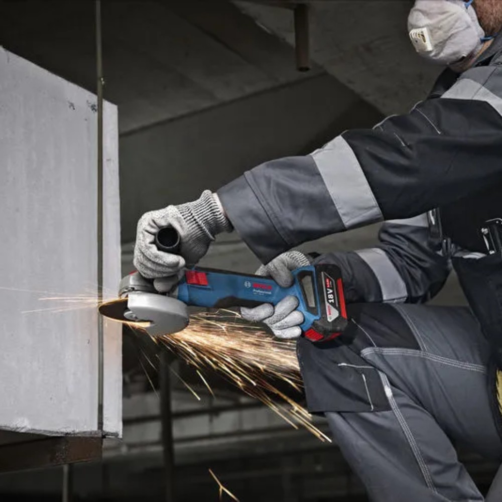 เครื่องเจียรไร้สาย BOSCH PRO GWS 18V 8 Professional 06019N90K0 ขนาด 4 นิ้ว  ตัวเปล่า 