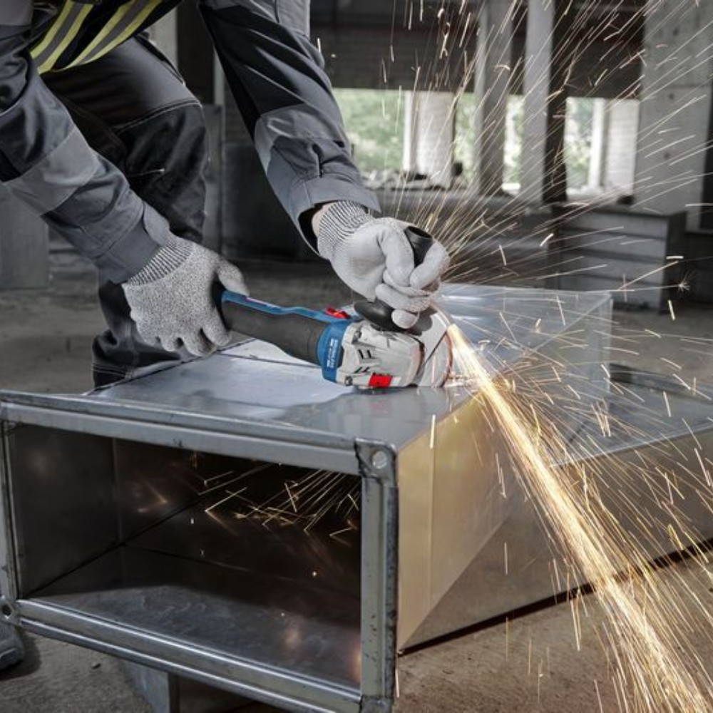 เครื่องเจียรไร้สาย BOSCH PRO GWS 18V 8 Professional 06019N90K0 ขนาด 4 นิ้ว  ตัวเปล่า 