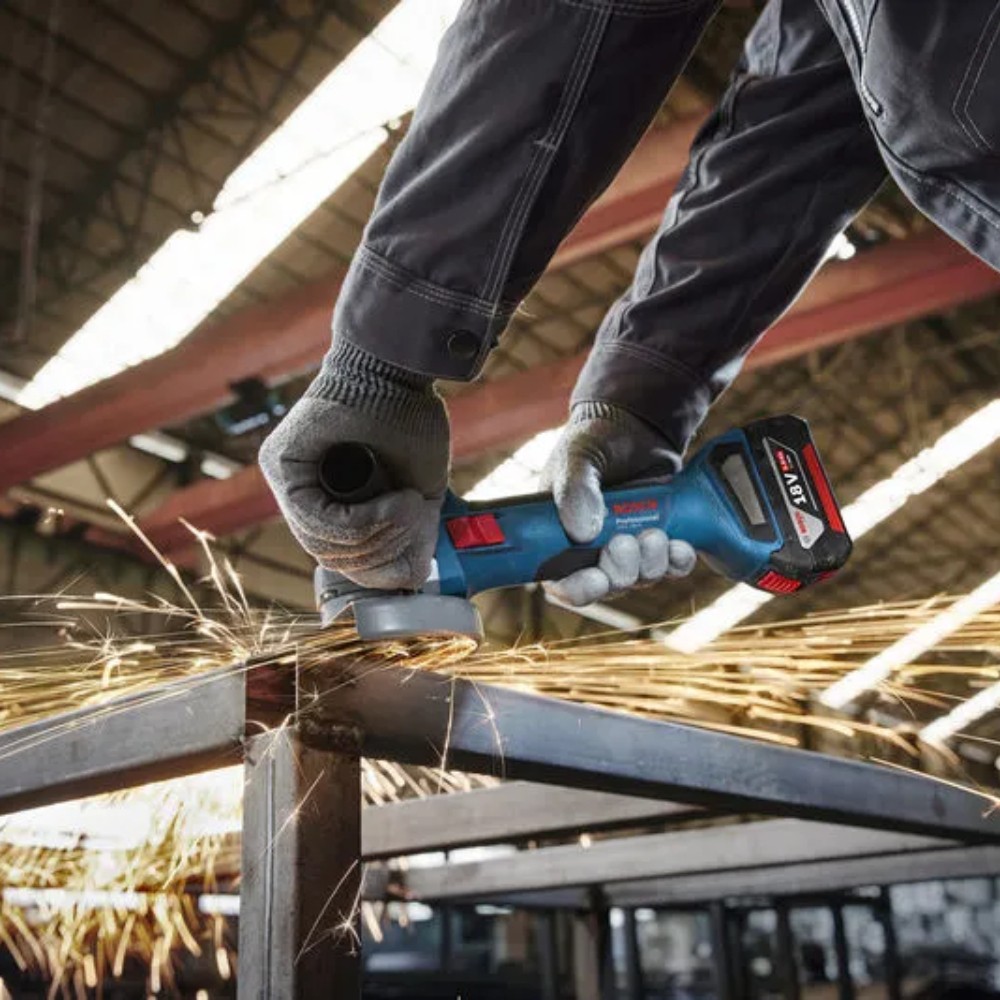 เครื่องเจียรไร้สาย BOSCH PRO GWS 18V 8 Professional 06019N90K0 ขนาด 4 นิ้ว  ตัวเปล่า 