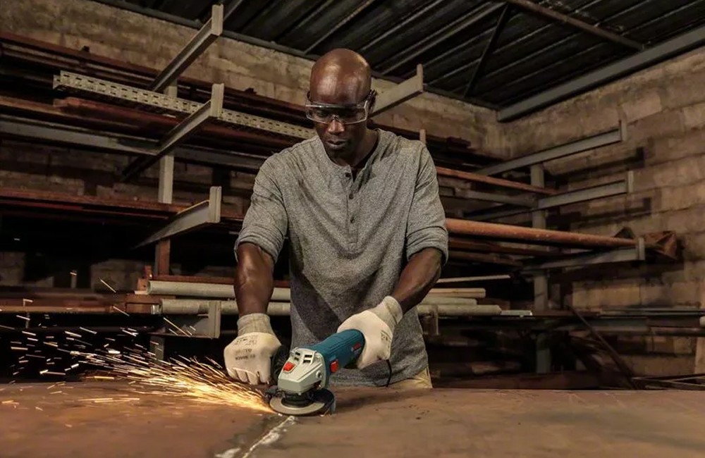 เครื่องเจียรไฟฟ้า BOSCH รุ่น GWS 700