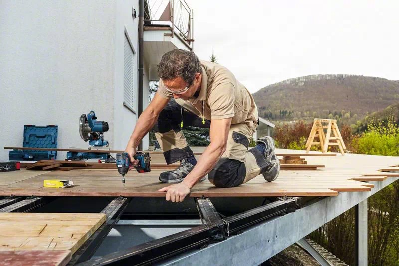 สว่านไขควงกระแทกไร้สาย BOSCH GDR 18V-200 C (ตัวเปล่า)