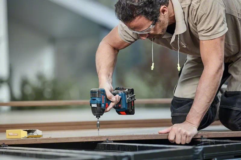 สว่านไขควงกระแทกไร้สาย BOSCH GDR 18V-200 C (ตัวเปล่า)