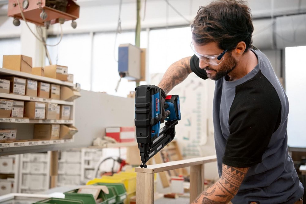 Bosch GNH 18V-64 M PROFESSIONAL CORDLESS WOOD NAILER (Body Only)