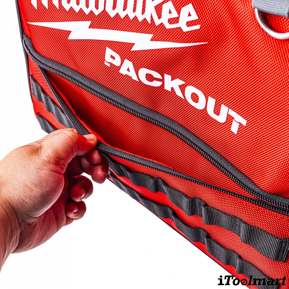 กระเป๋าสะพายข้าง Milwaukee 48 22 8300 PACKOUT สามารถต่อกับกล่องเครื่องมือได้