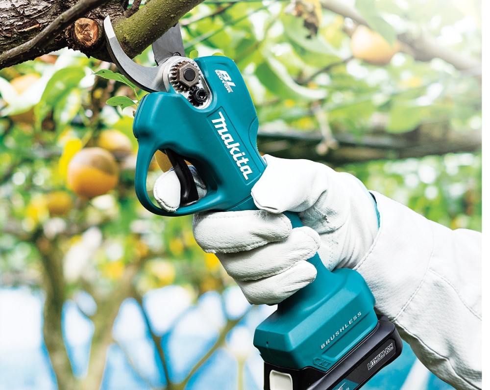 กรรไกรตัดกิ่งไร้สาย MAKITA UP100DSMJ 12V พร้อมแบตเตอรี่และแท่นชาร์จ ตัดสูงสุด 25 มม 
