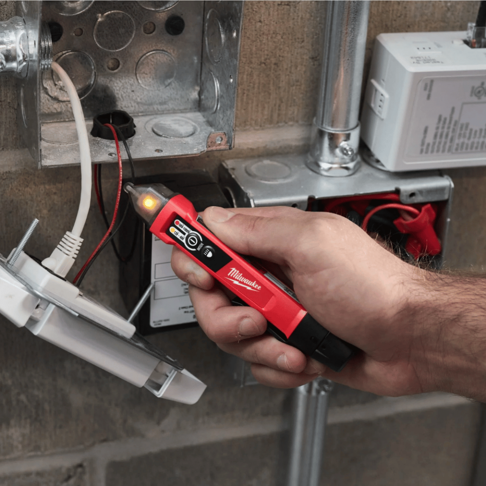 ปากกลองไฟ Milwaukee NCVDDF APJ แบบไร้สัมผัส 12 1000V พร้อมไฟฉาย