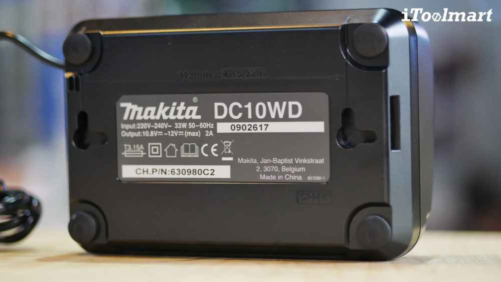 Makita TD00000110 12V max CXT(R) Power Source w USB Port - 1