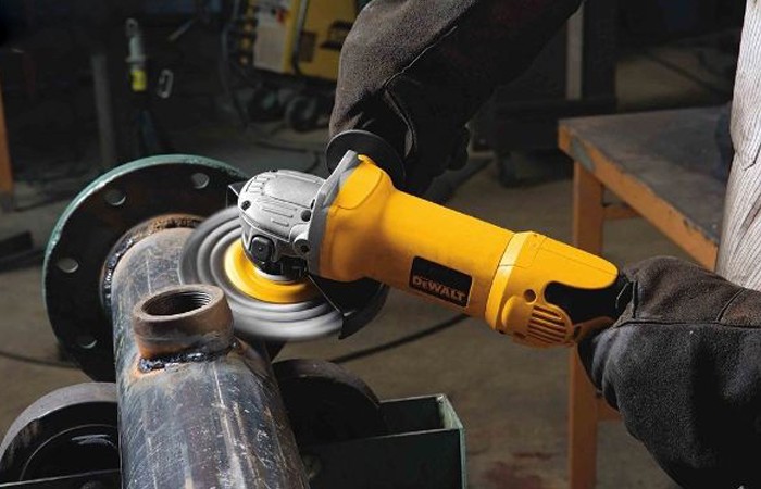 เครื่องเจียร Dewalt DWE8200T-B1 ขนาด 4 นิ้ว กำลังไฟ 850 วัตต์