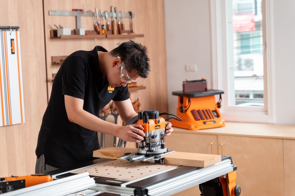 เครื่องเซาะร่องไม้ เร้าเตอร์ 2 แรงม้า Triton 1400W Dual Mode Plunge Router