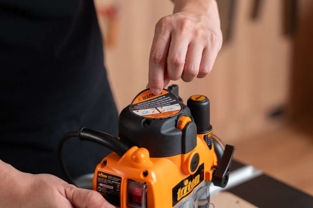 เครื่องเซาะร่องไม้ เร้าเตอร์ 2 แรงม้า Triton 1400W Dual Mode Plunge Router