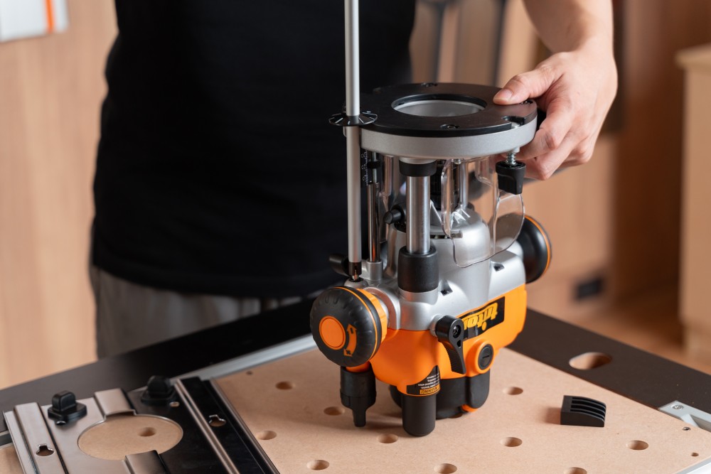 เครื่องเซาะร่องไม้ เร้าเตอร์ 2 แรงม้า Triton 1400W Dual Mode Plunge Router