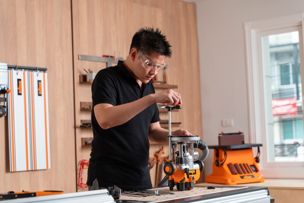 เครื่องเซาะร่องไม้ เร้าเตอร์ 2 แรงม้า Triton 1400W Dual Mode Plunge Router