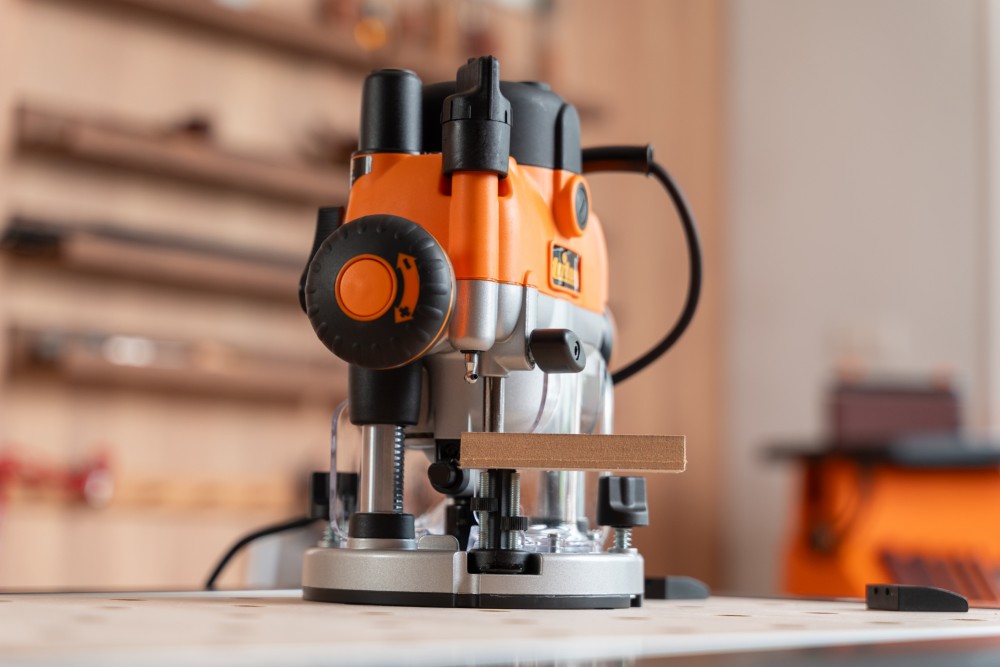 เครื่องเซาะร่องไม้ เร้าเตอร์ 2 แรงม้า Triton 1400W Dual Mode Plunge Router