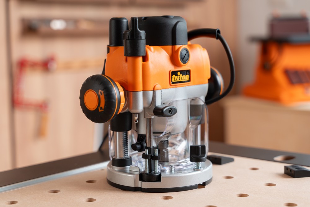 เครื่องเซาะร่องไม้ เร้าเตอร์ 2 แรงม้า Triton 1400W Dual Mode Plunge Router