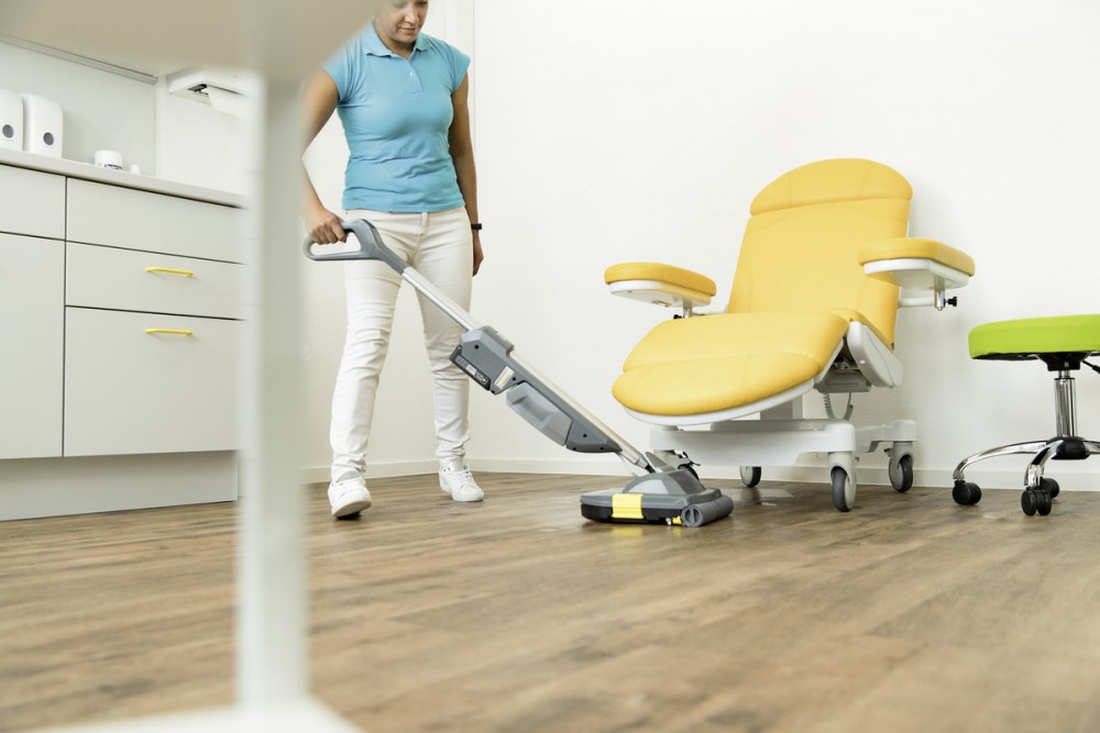 ไม้ถูพื้นไฟฟ้า Karcher BR 301 C Bp Pack 1830 EU New 17830500
