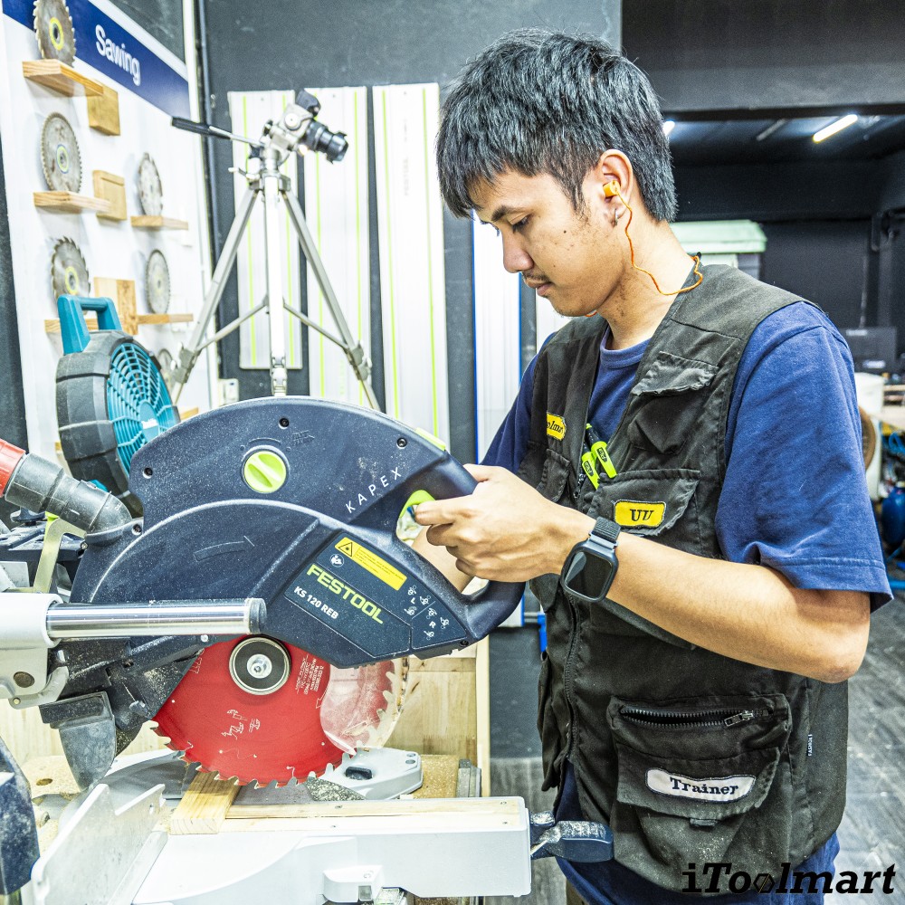 ที่อุดหู ลดเสียง 3M 1110 ชนิดมีสาย บรรจุซองพลาสติก ค่าการลดเสียง 29 เดซิเบล  1คู่ 