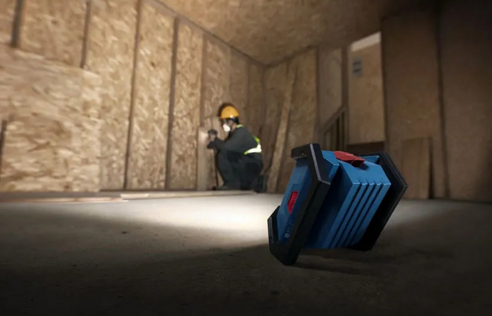 ไฟส่องสว่างไร้สาย BOSCH GLI18V 1500 Professional ความสว่างสูงสุด 1500 ลูเมน  ตัวเปล่า 