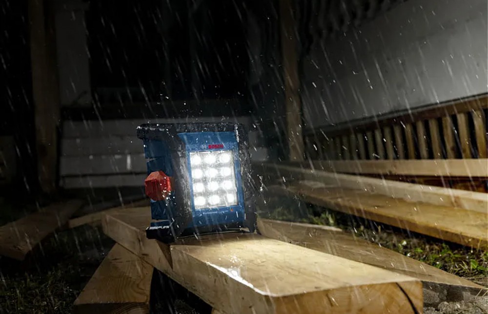 ไฟส่องสว่างไร้สาย BOSCH GLI18V 1500 Professional ความสว่างสูงสุด 1500 ลูเมน  ตัวเปล่า 
