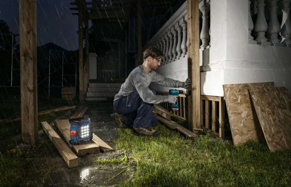 ไฟส่องสว่างไร้สาย BOSCH GLI18V 1500 Professional ความสว่างสูงสุด 1500 ลูเมน  ตัวเปล่า 
