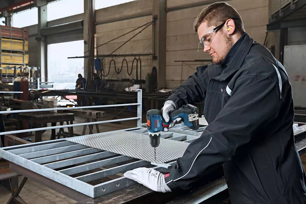 สว่านไร้สาย BOSCH GSR 18V-65 Professional พร้อมแบตเตอรี่และแท่นชาร์จ