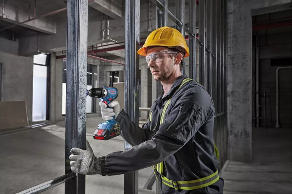 สว่านไร้สาย BOSCH GSR 18V-65 Professional พร้อมแบตเตอรี่และแท่นชาร์จ