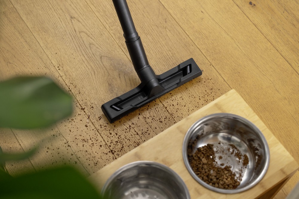 เครื่องซักพรมแบบสเปรย์แล้วดูดกลับ Karcher SE 4 Plus แรงดันไฟฟ้า 220 240 โวลต์ ความจุถัง 4 ลิตร 1 081 170 0