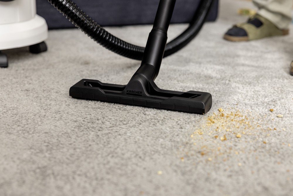 เครื่องซักพรมแบบสเปรย์แล้วดูดกลับ Karcher SE 4 Plus แรงดันไฟฟ้า 220 240 โวลต์ ความจุถัง 4 ลิตร 1 081 170 0