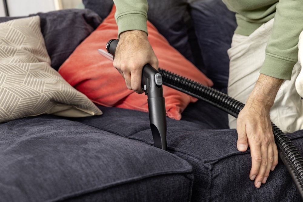 เครื่องซักพรมแบบสเปรย์แล้วดูดกลับ Karcher SE 4 Plus แรงดันไฟฟ้า 220 240 โวลต์ ความจุถัง 4 ลิตร 1 081 170 0