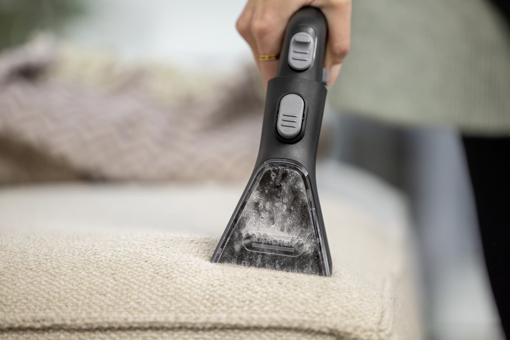 เครื่องซักพรมแบบสเปรย์แล้วดูดกลับ Karcher SE 4 Plus แรงดันไฟฟ้า 220 240 โวลต์ ความจุถัง 4 ลิตร 1 081 170 0