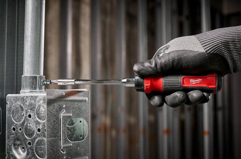 ไขควงอเนกประสงค์ Milwaukee 14-in-1 Ratcheting Multi-Bit Screwdriver