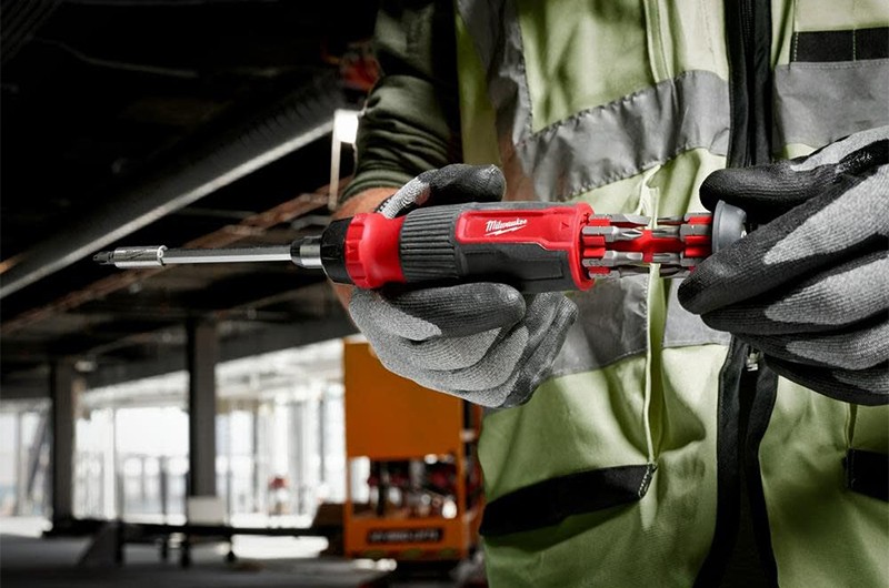 ไขควงอเนกประสงค์ Milwaukee 14-in-1 Ratcheting Multi-Bit Screwdriver