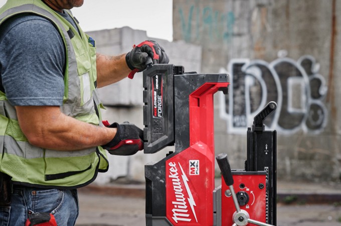 Milwaukee MXF HD812 ASIA MX FUEL™ REDLITHIUM™ 12.0Ah Battery