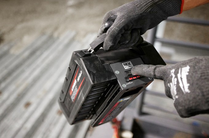 Milwaukee MXF HD812 ASIA MX FUEL™ REDLITHIUM™ 12.0Ah Battery