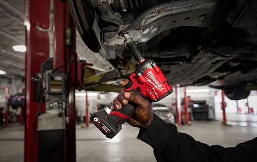 ไขควงกระแทกไร้สาย Milwaukee M12 FIW2F38-0 ขนาด 3/8 นิ้ว (ตัวเปล่า)