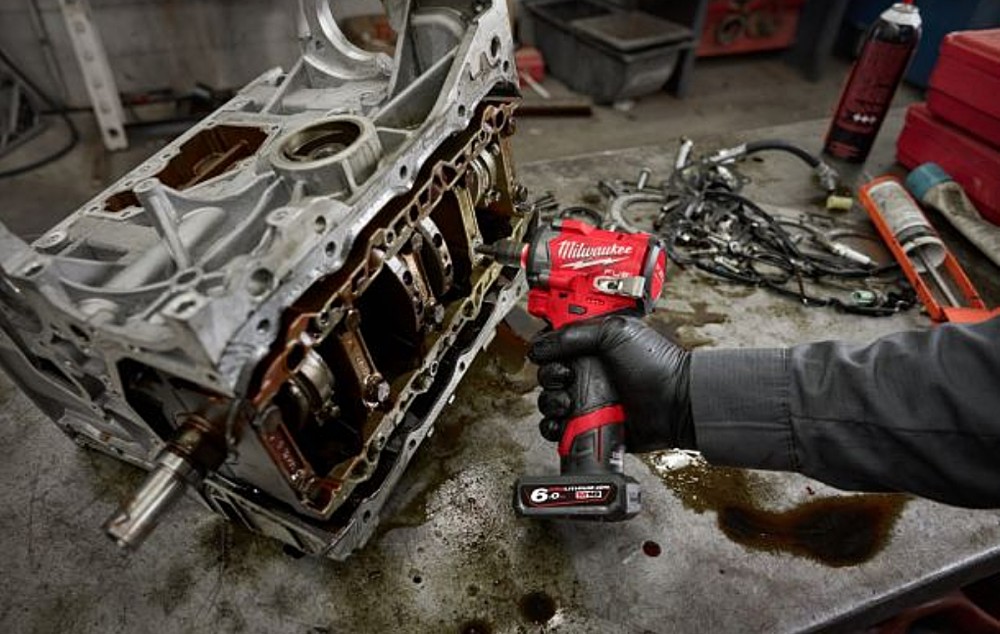 ไขควงกระแทกไร้สาย Milwaukee M12 FIW2F38-0 ขนาด 3/8 นิ้ว (ตัวเปล่า)