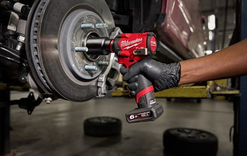 ไขควงกระแทกไร้สาย Milwaukee M12 FIW2F38-0 ขนาด 3/8 นิ้ว (ตัวเปล่า)