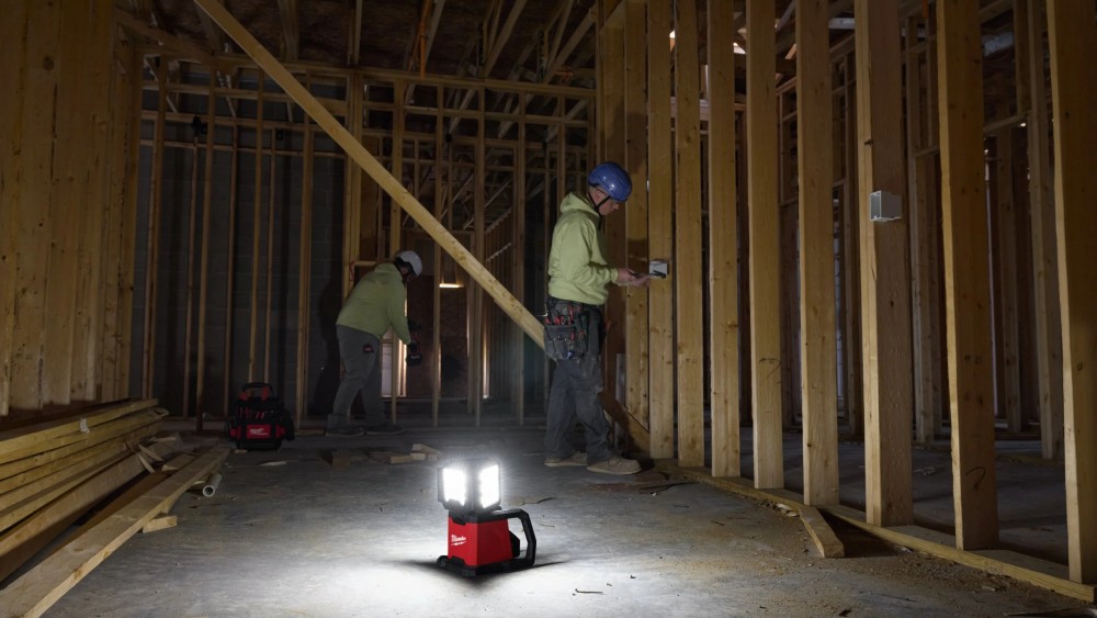 ไฟส่องพื้นที่ ไร้สาย Milwaukee M18 MDTL-0 APJ Multi-Directional Task Light 18V. ความสว่างสูงสุด 4,500 ลูเมน (ตัวเปล่า)