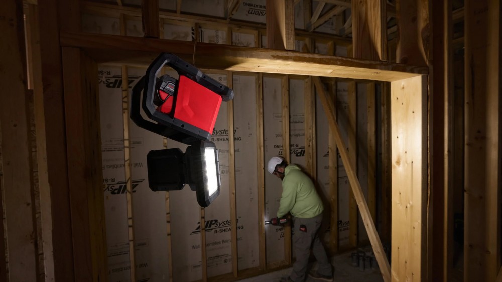 ไฟส่องพื้นที่ ไร้สาย Milwaukee M18 MDTL-0 APJ Multi-Directional Task Light 18V. ความสว่างสูงสุด 4,500 ลูเมน (ตัวเปล่า)