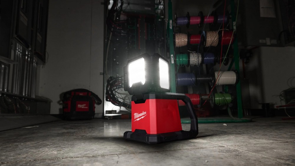 ไฟส่องพื้นที่ ไร้สาย Milwaukee M18 MDTL-0 APJ Multi-Directional Task Light 18V. ความสว่างสูงสุด 4,500 ลูเมน (ตัวเปล่า)