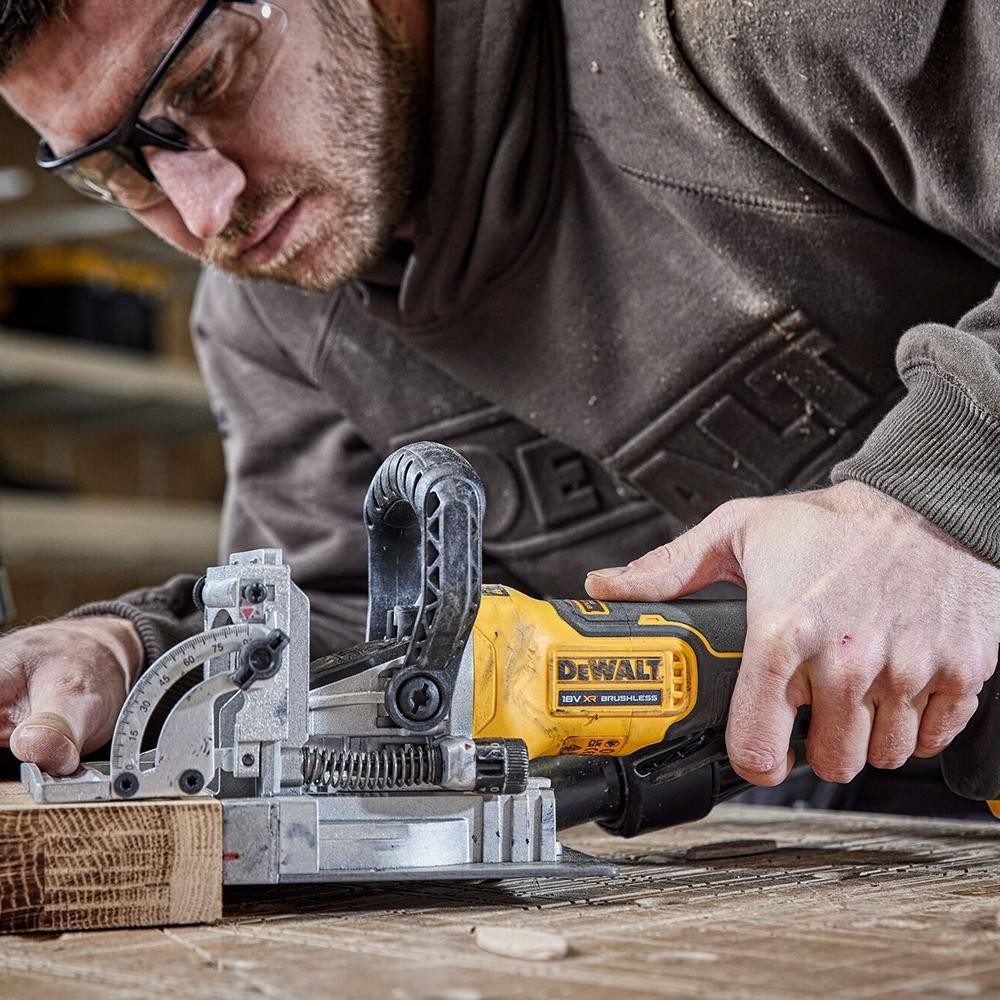 เครื่องเซาะร่องไร้สาย DEWALT DCW682N-XJ 18V XR Brushless Motor (ตัวเปล่า)