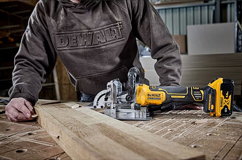 เครื่องเซาะร่องไร้สาย DEWALT DCW682N-XJ 18V XR Brushless Motor (ตัวเปล่า)