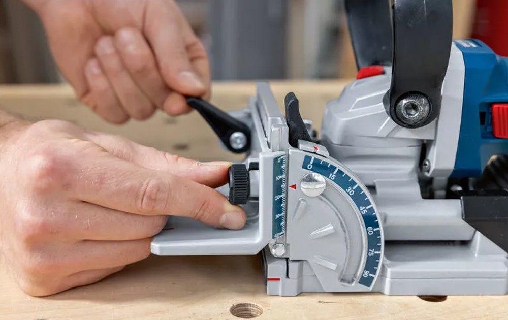 เครื่องเซาะร่องไร้สาย BOSCH GFF 18V 22 Professional 0601620101  ตัวเปล่า 