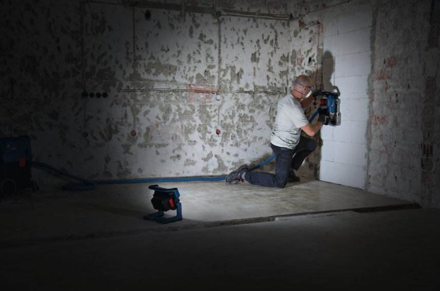 ไฟส่องสว่างไร้สาย BOSCH GLI18V 5000 Pro Heavy Duty ความสว่างสูงสุด 5000 ลูเมน  ตัวเปล่า  