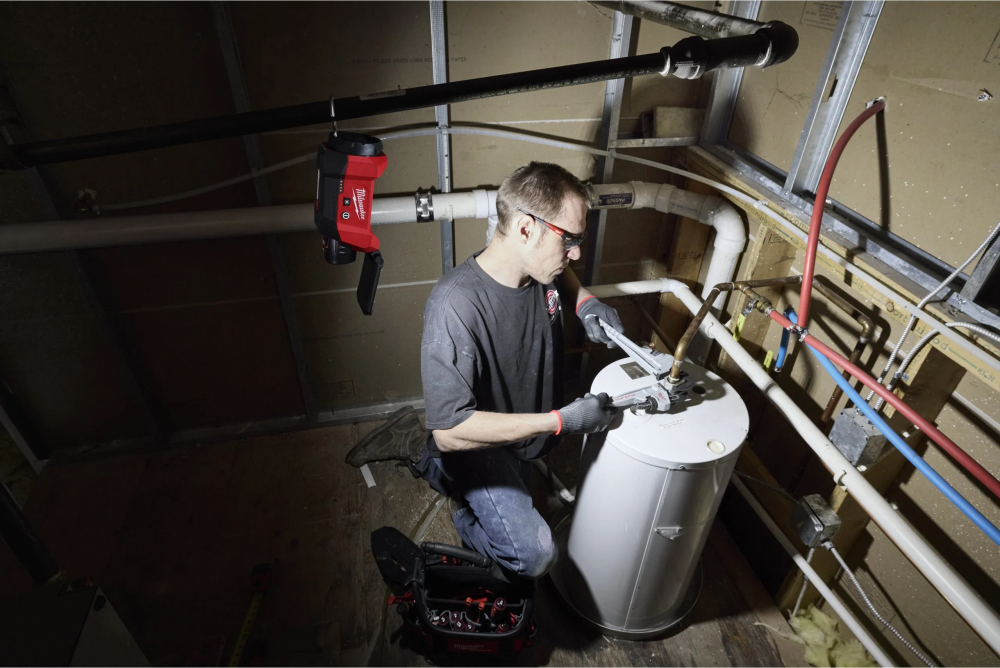 ไฟส่องพื้นที่ ไร้สาย MILWAUKEE M12 ALIP 0 ใช้งานร่วมกับ PACKOUT™ ความสว่างสูงสุด 1200 ลูเมน