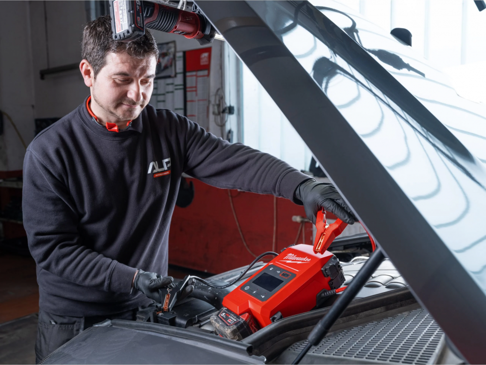 เครื่องจัมป์สตาร์ท MILWAUKEE M18 JS2000 0