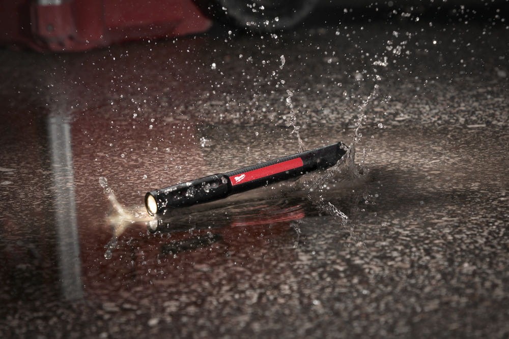 ไฟฉายปากกา แบบชาร์จไฟได้ 250 ลูเมน MILWAUKEE IR PL250 Pen flashlight rechargeable
