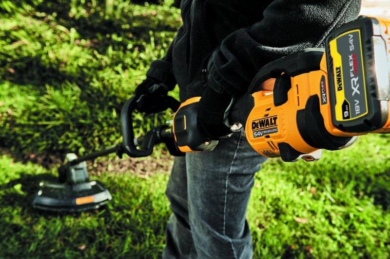เครื่องเล็มหญ้าไร้สาย DEWALT DCMAS5713X1-B1 54V หน้ากว้าง 380 มม.