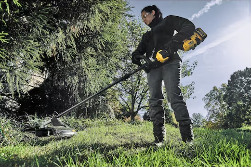 เครื่องเล็มหญ้าไร้สาย DEWALT DCMAS5713X1-B1 54V หน้ากว้าง 380 มม.